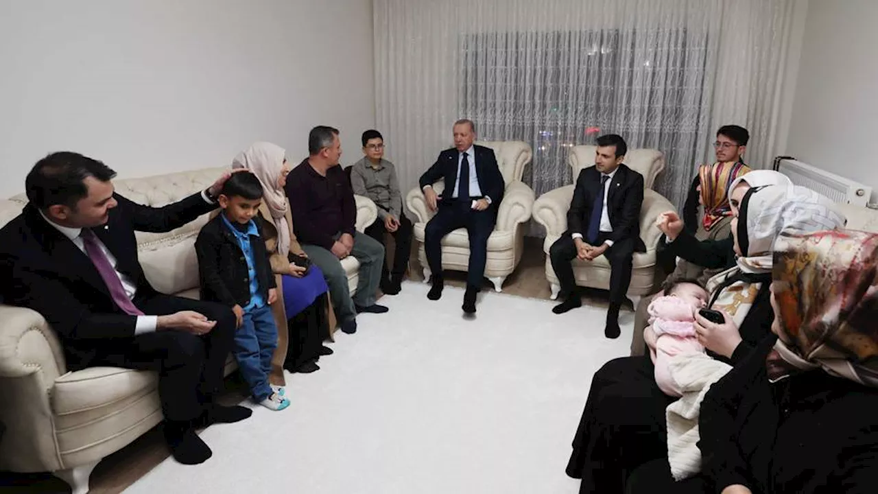 رئيس تركيا يزور عائلة في ولاية أدي يامان بمناسبة الذكرى الثانية للزلزال المدمر