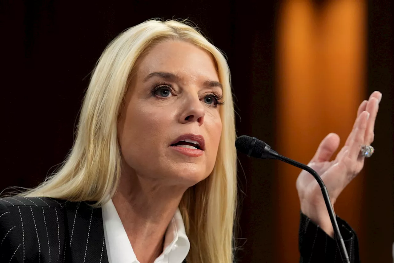 La fiscal general Pam Bondi suspende los fondos federales que reciben las “ciudades santuario”