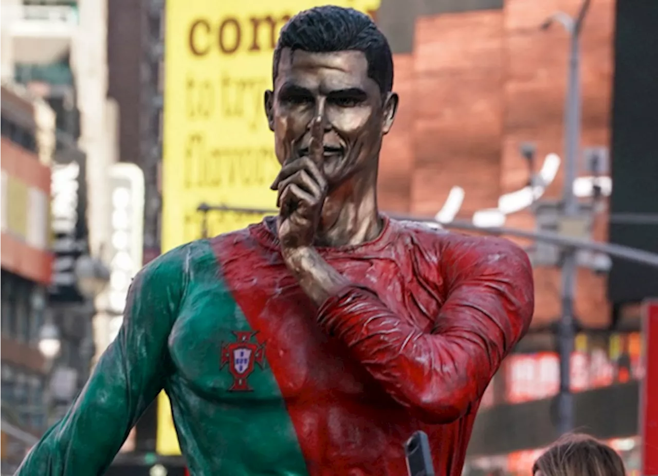 Cristiano Ronaldo cumple 40 años y el mundo lo celebra con estatua en Nueva York