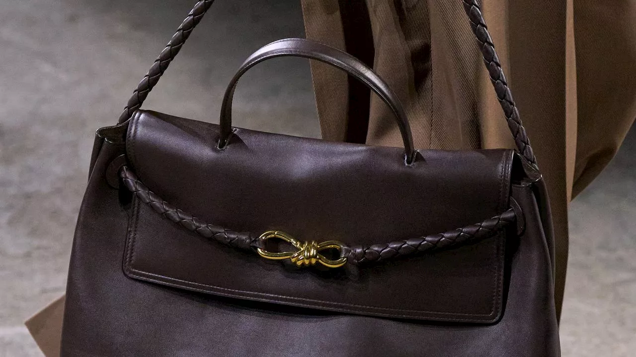 Diese neue Henkeltasche von Bottega Veneta ist perfekt für Minimalist:innen