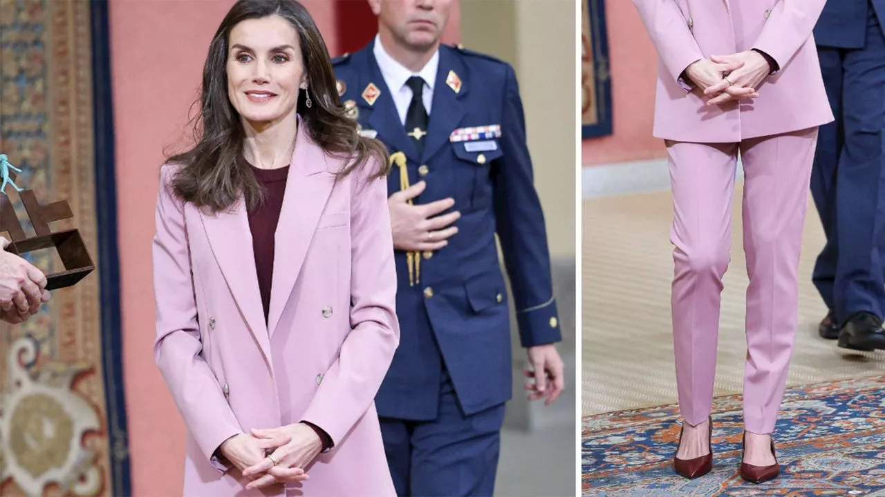 La reina Letizia combina rosa empolvado con rojo granate y nos inspira para 2025