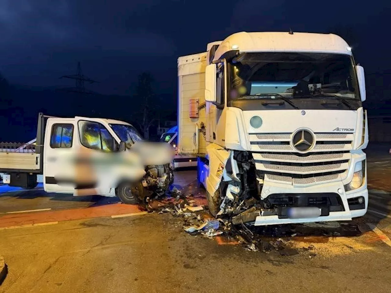 Aktuell: Unfall zwischen Pkw und Lkw in Hörbranz