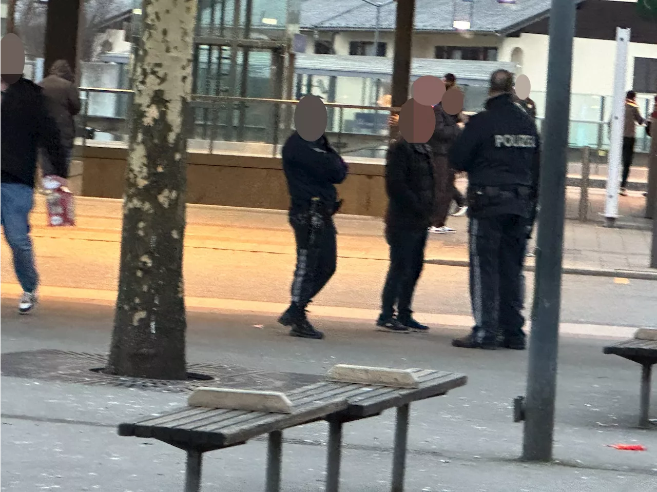 Erneuter Polizeieinsatz am Dornbirner Bahnhof: Mann beim Bahnhofsgebäude festgenommen