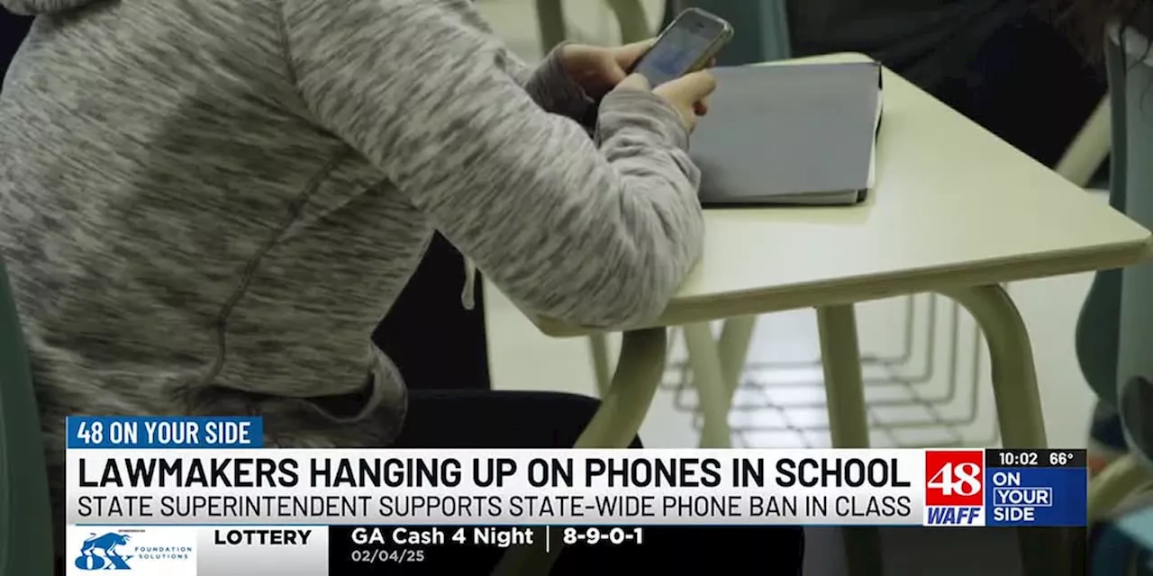 Alabama state superintendent backs bill banning phones in school