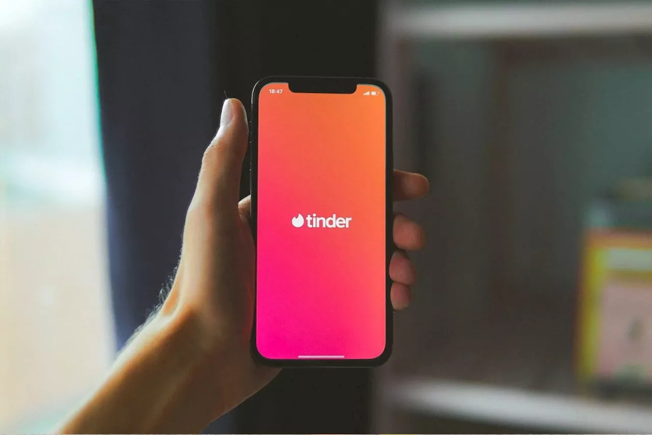 Tinder s'adapte avec l'IA pour freiner la baisse de ses utilisateurs