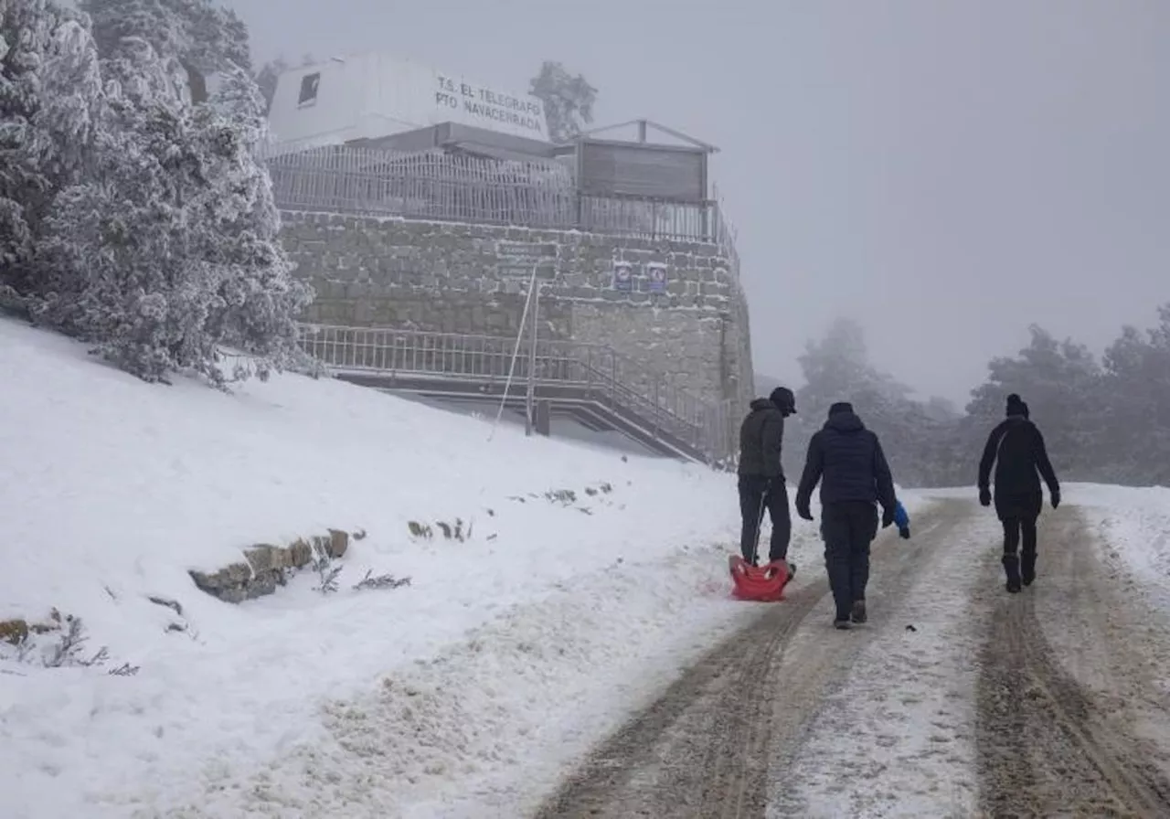 El frío regresa con fuerza a España: nevadas en la Sierra de Madrid