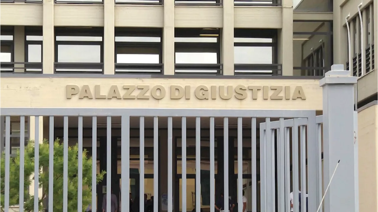 Arrestato il Compagno della Madre per Maltrattamenti nei Confronti dei Fratellini di 2 e 4 Anni