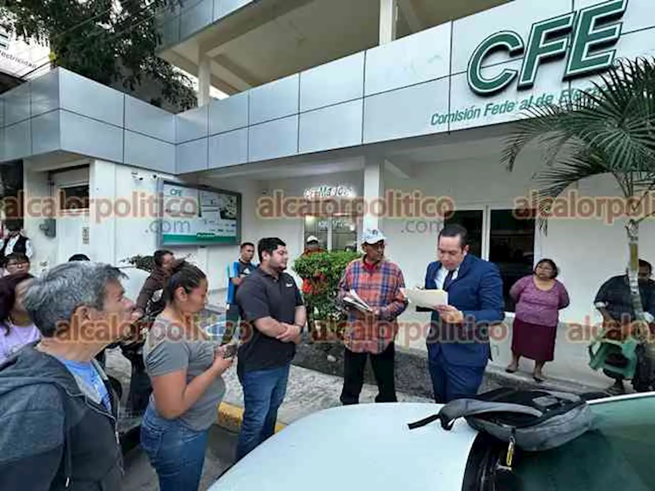 En Álamo, CFE lleva 6 años sin reemplazar poste caído