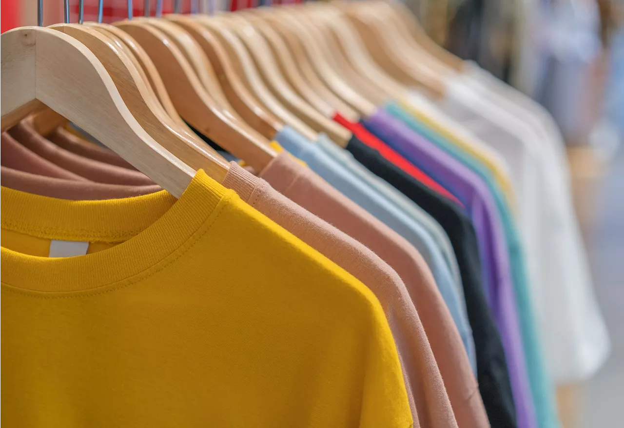 Sunlight-Powered Smart Fabric Heats Clothing Without Batteries