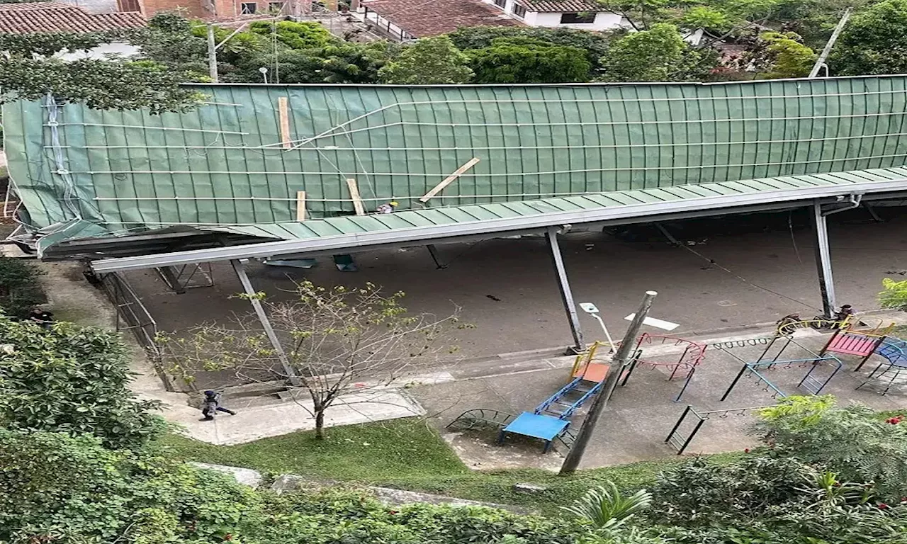 Techo de placa polideportiva colapsó y dejó tres operarios heridos en Envigado, Antioquia