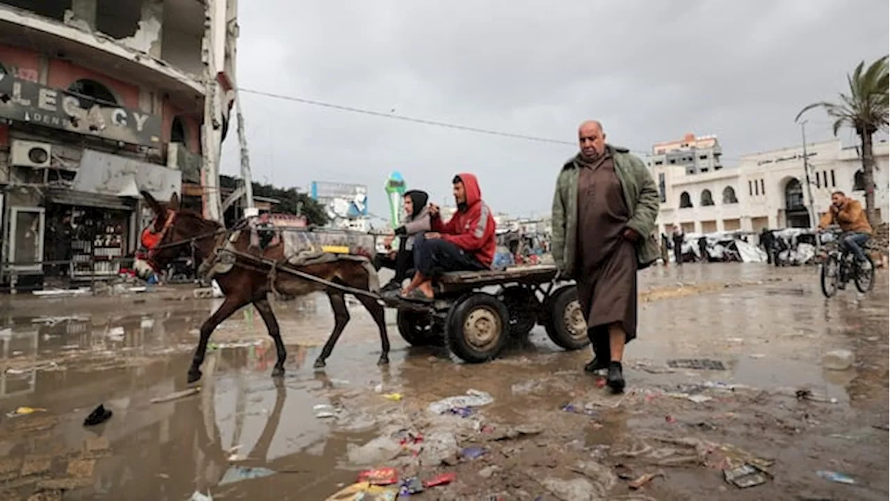 Hamas Delays Release of Israeli Hostages Amidst Ceasefire Tensions