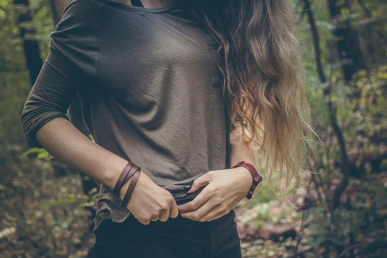 Maladie du Désir Sexuel Intérieur : Une Femme Pris à Bougé par une Douleur Incontrôlable