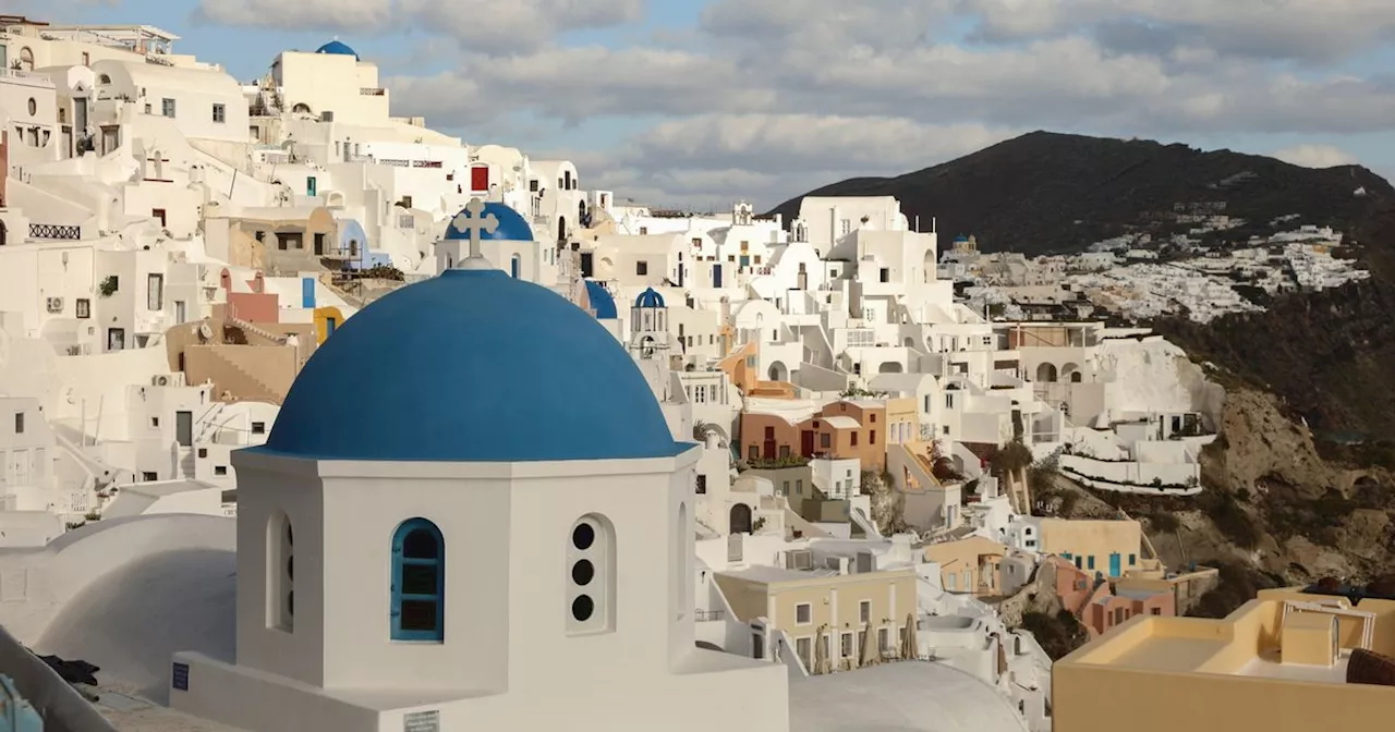 UK Issues Travel Warning for Greece as Santorini Hit by Frequent Earthquakes