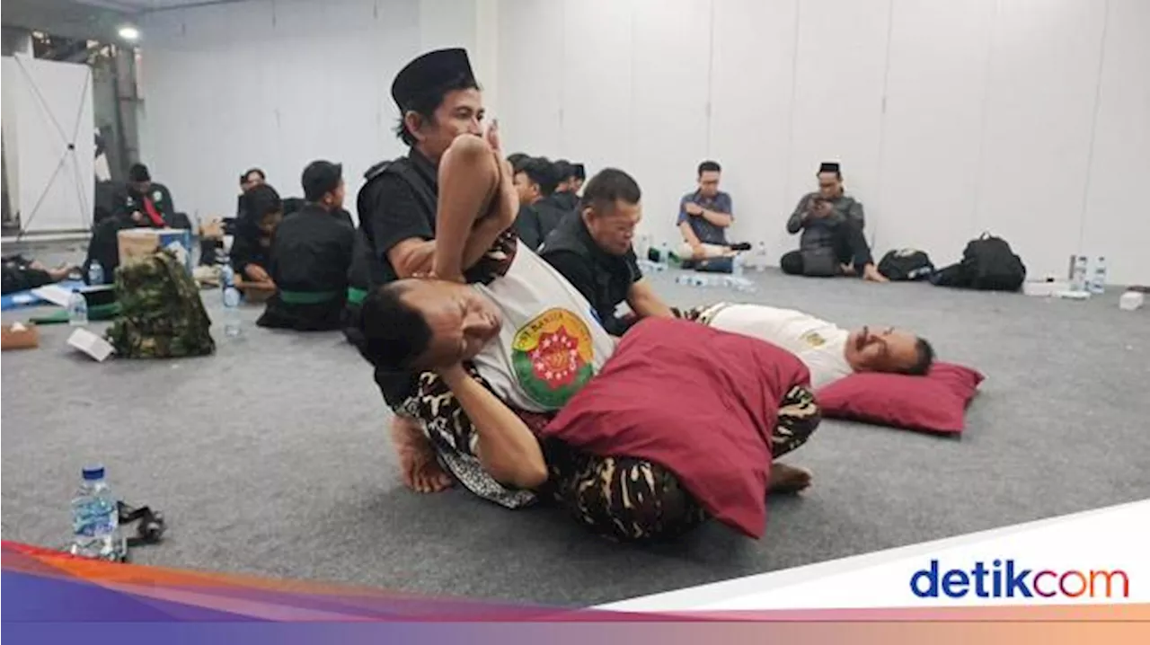 Tabib Pagar Nusa Beri Layanan Kesehatan Ratusan Peserta Harlah ke-102 NU