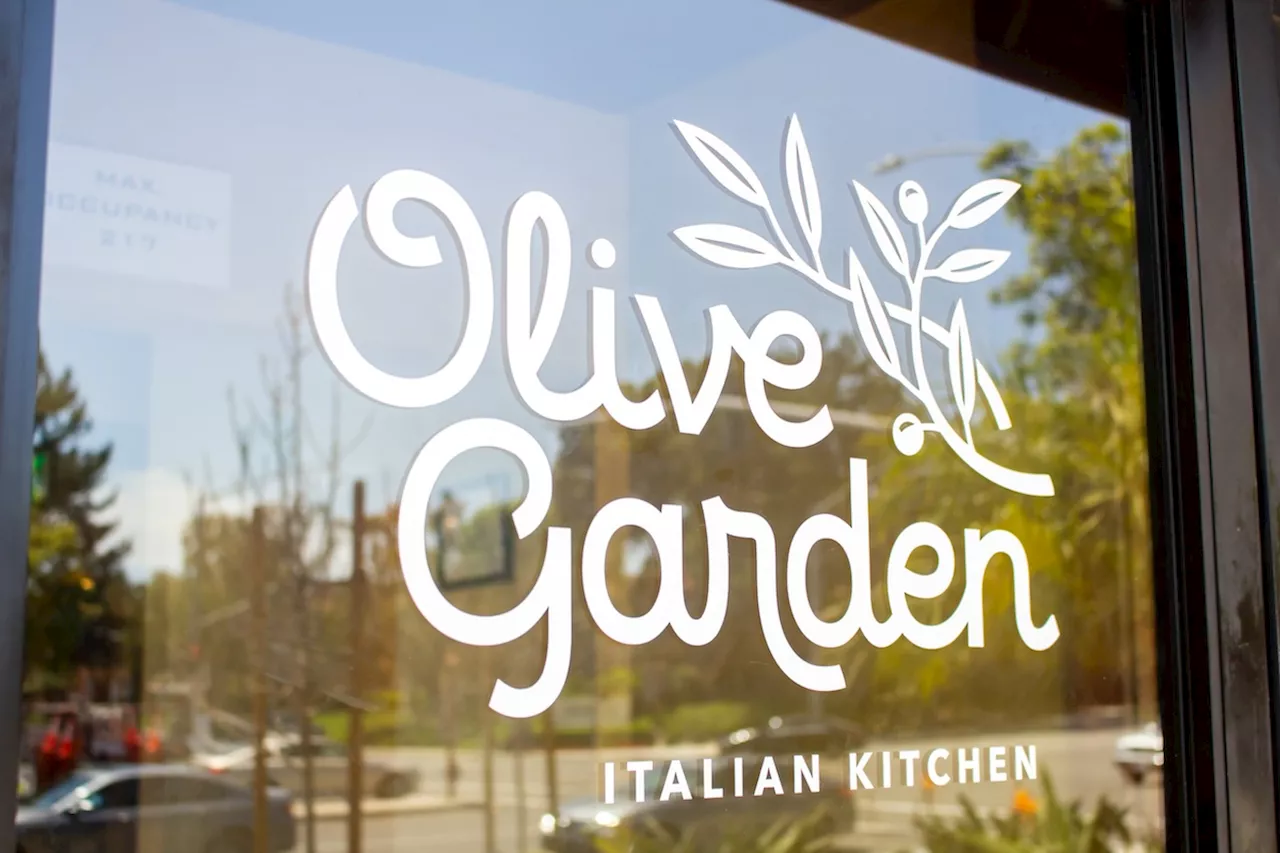 Olive Garden's Most Popular Dish: The Chicken Alfredo