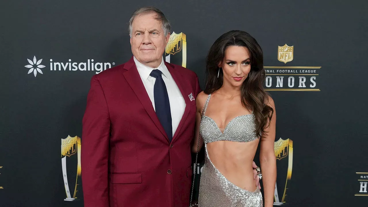 Bill Belichick Shows Off All Eight Super Bowl Rings at NFL Honors, Girlfriend Wears Championship Ring