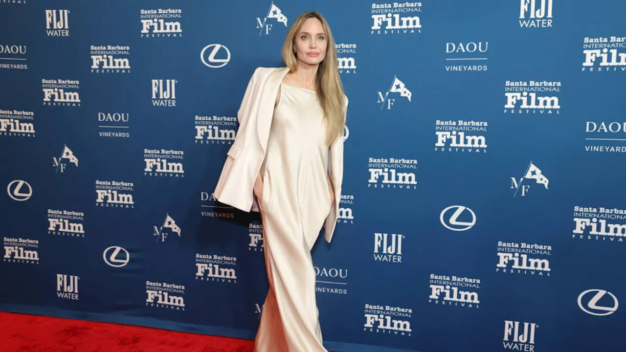 Angelina Jolie: Eleganza Discreta e Messaggio di Impatto al Festival di Santa Barbara