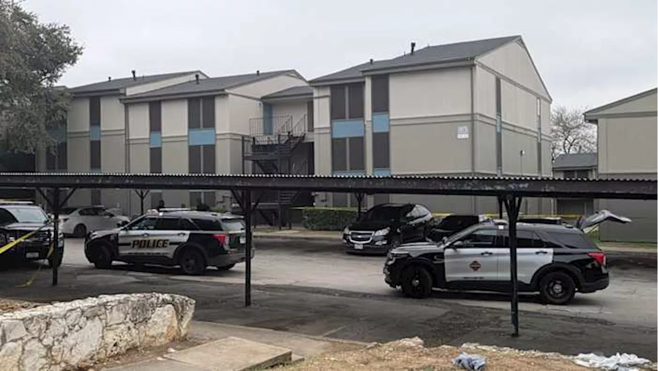 Woman shot, man stabbed at apartment complex on Southeast Side, SAPD says