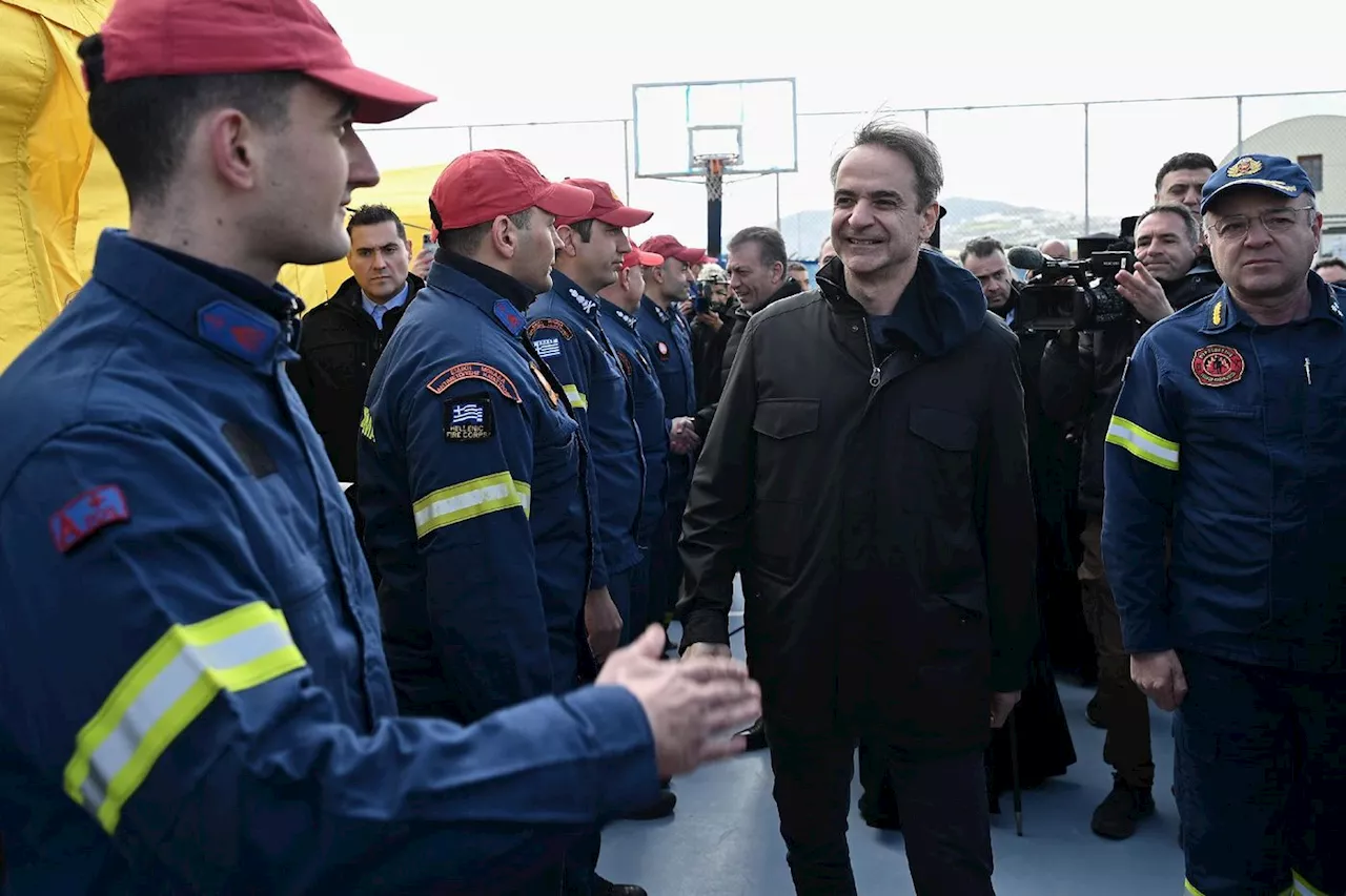 Le Premier ministre grec Kyriakos Mitsotakis rassure sur Santorin face à l'activité sismique intense