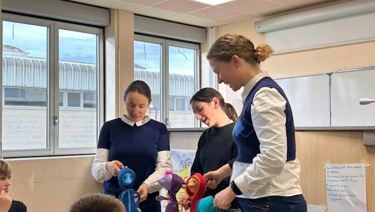 Une Marionnette Bleue et un Spectacle Interactif Sensibilisent aux Dangers du Harcèlement scolaire