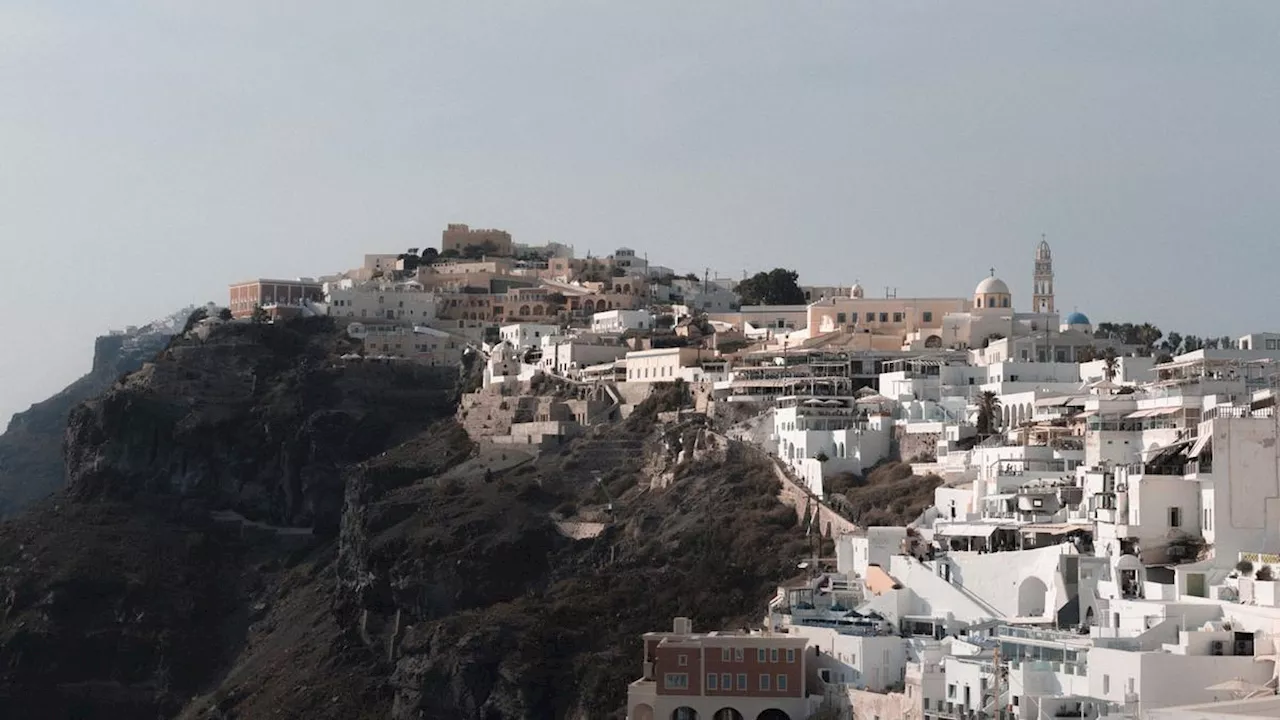 Keadaan Darurat di Santorini: Ribuan Warga Meninggalkan Pulau Setelah Gempa Bawah Laut Beruntun