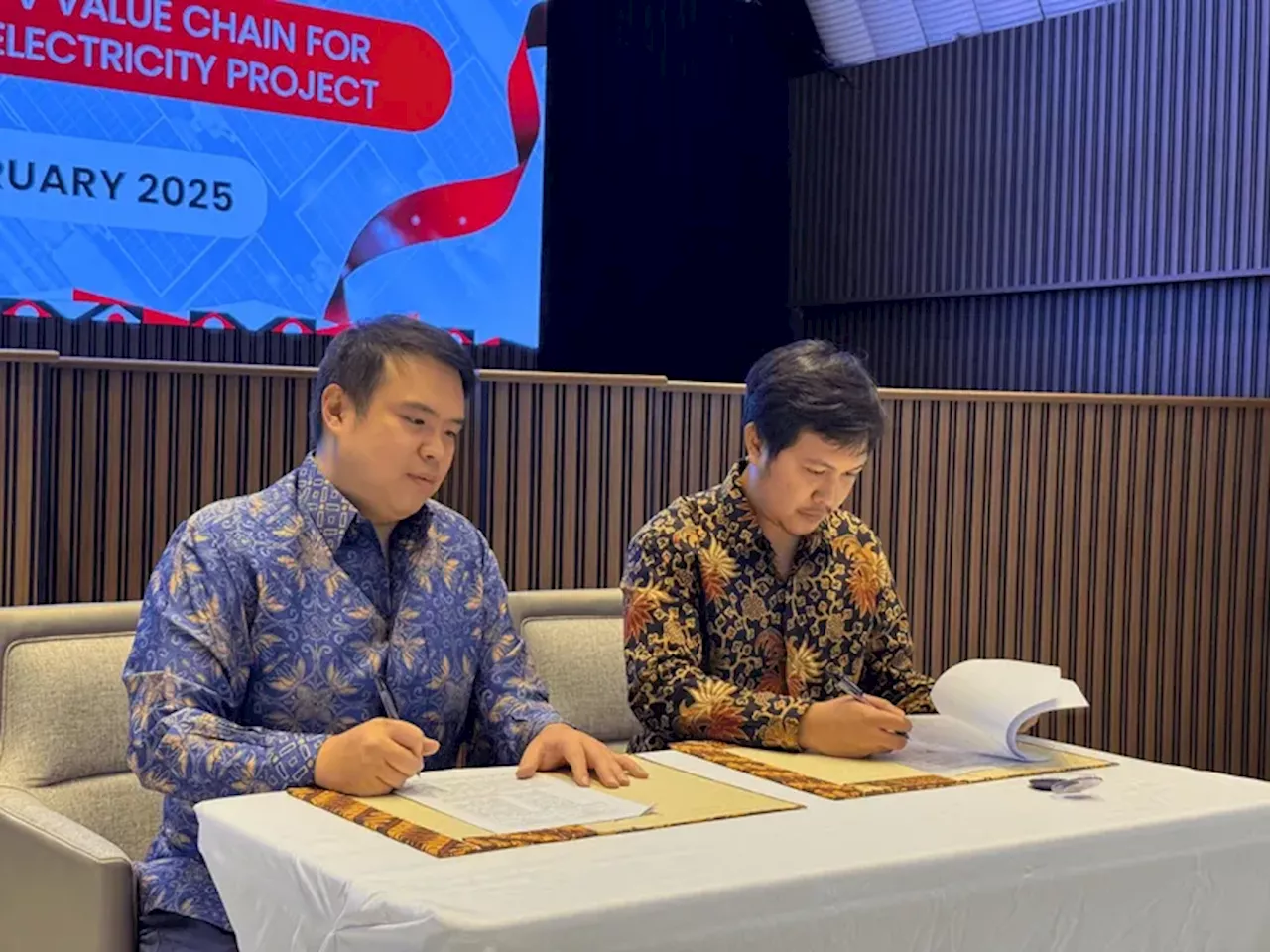 Utomodeck Group dan Sungrow Floating PV Gandeng Untuk Perkuat Industri PLTS Terapung di Indonesia