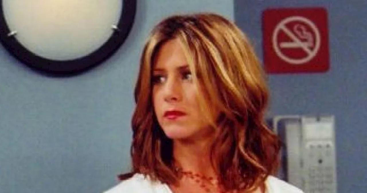 Jennifer Aniston recreates iconic Friends scenes 26 years later