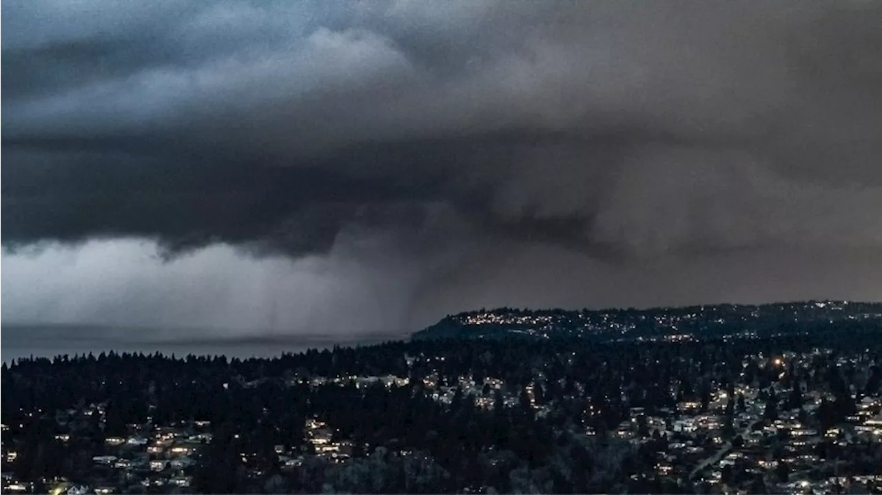 Twin Waterspouts Spotted Over Puget Sound