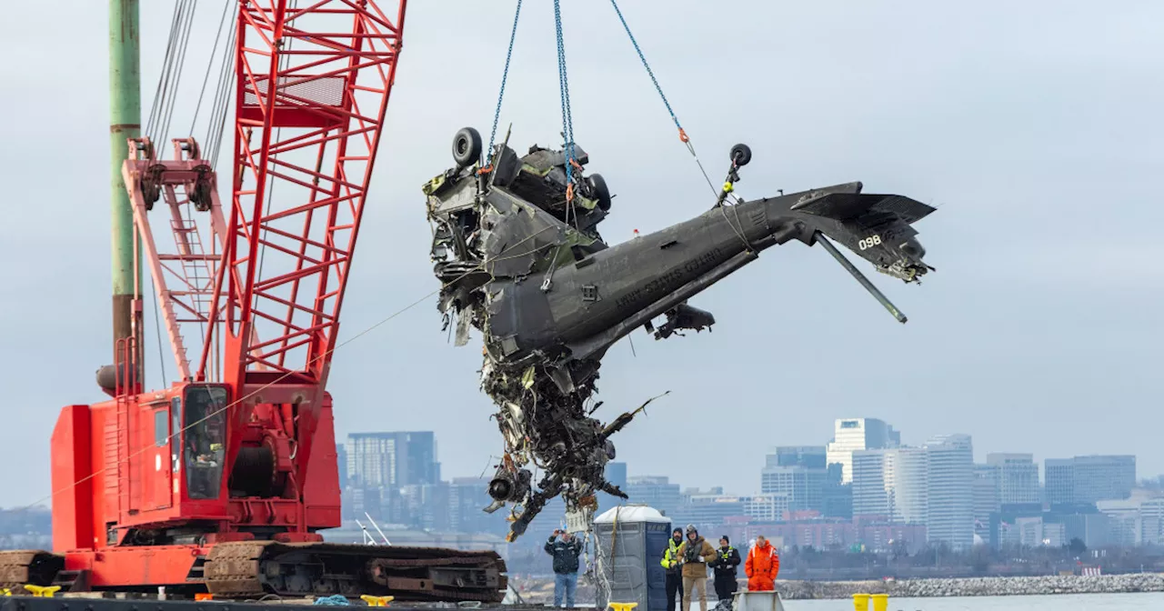 Black Hawk involved in collision that killed 67 recovered from Potomac River