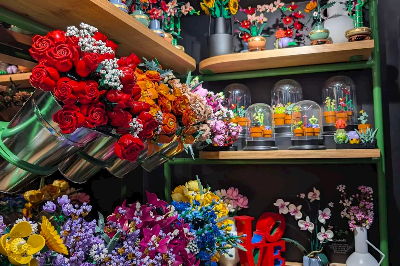 Lego Le Florist: A Free Valentine's Day Gift-Making Workshop in London