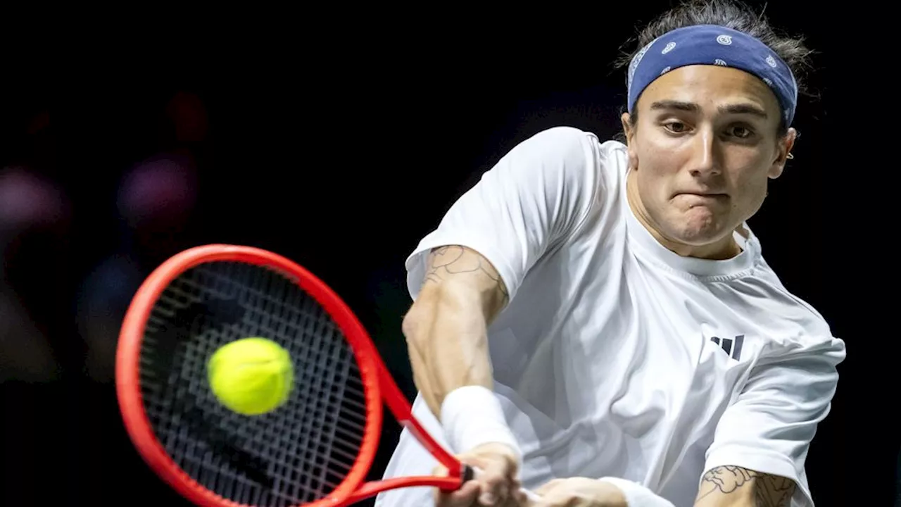 Tsitsipas verrast uitgeschakeld in Rotterdam, Bellucci naar halve finale