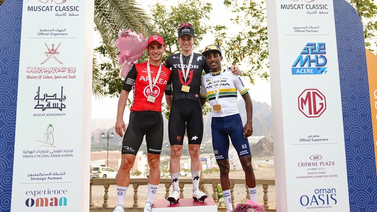 Wielrenner Pluimers sprint naar eerste profoverwinning in Muscat Classic