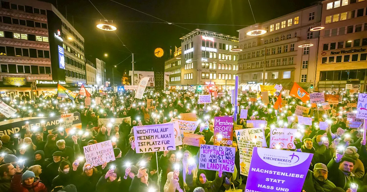 Tausende demonstrieren gegen Rechtsextremismus in Bielefeld