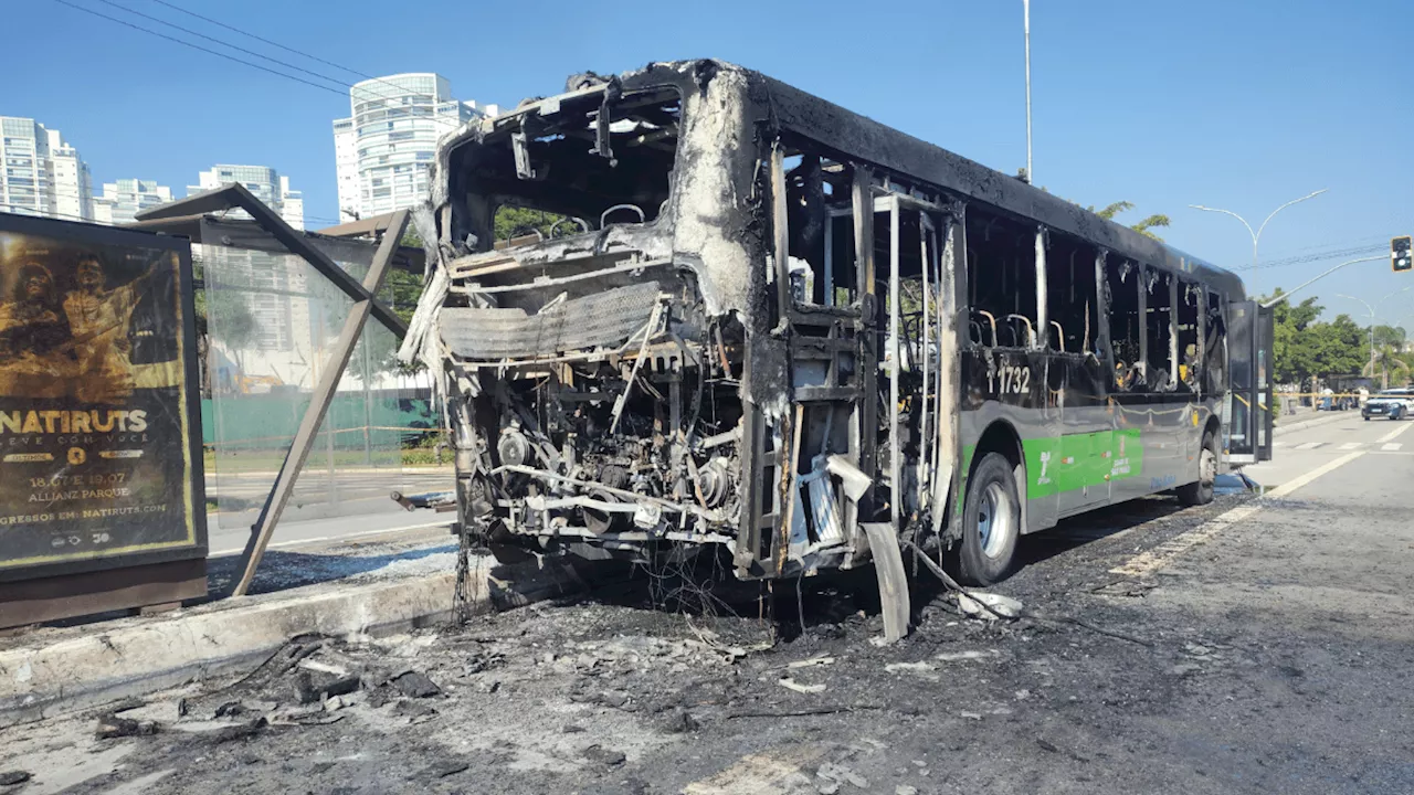 Queda de Avião na Avenida Marquês de São Vicente causa Interrupções no Trânsito