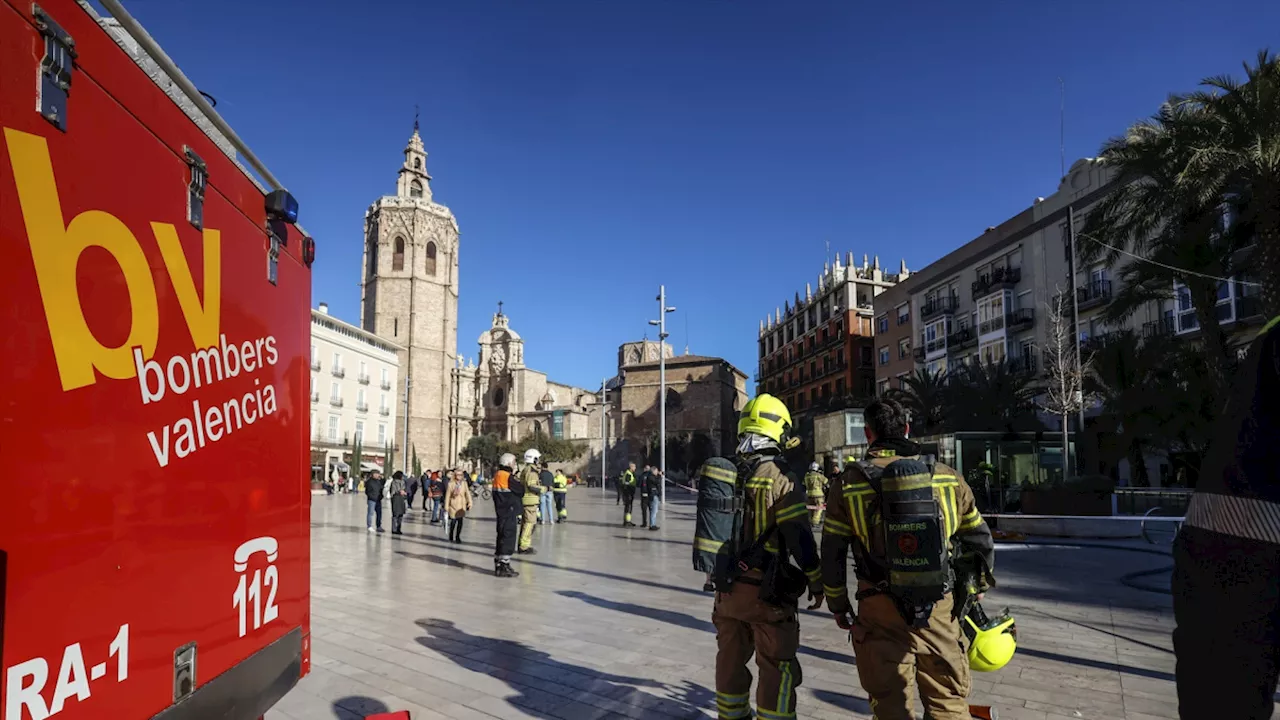 Un incendio en un bingo del centro de València obliga a cortar varias avenidas de la ciudad