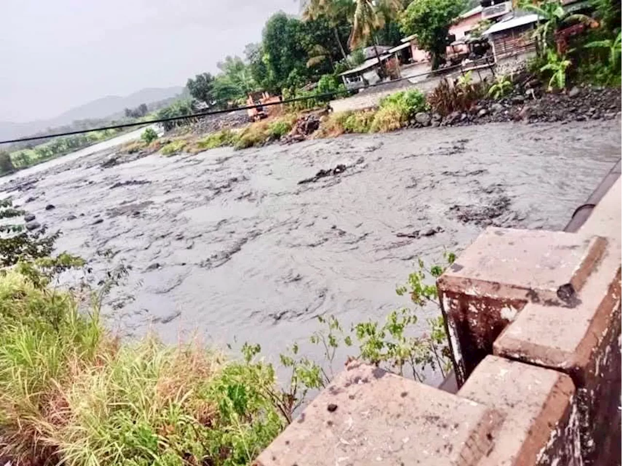 ‘Minor eruption’: Kanlaon Volcano spews ash, triggers mudflows again