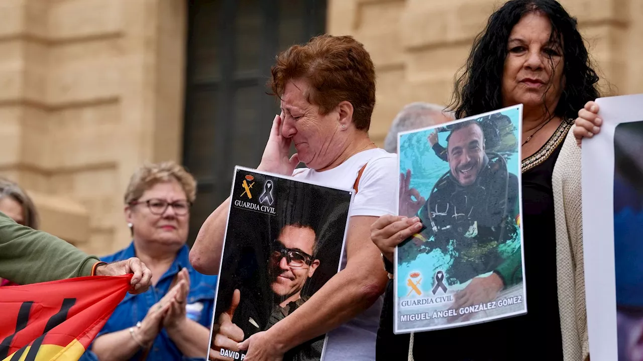 Barbate recuerda a los dos guardias civiles arrollados por la narcolancha en el aniversario de su asesinato