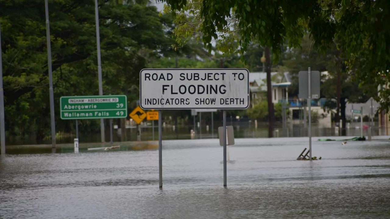 Flood-stricken North Queensland could be smashed by 400mm of rain