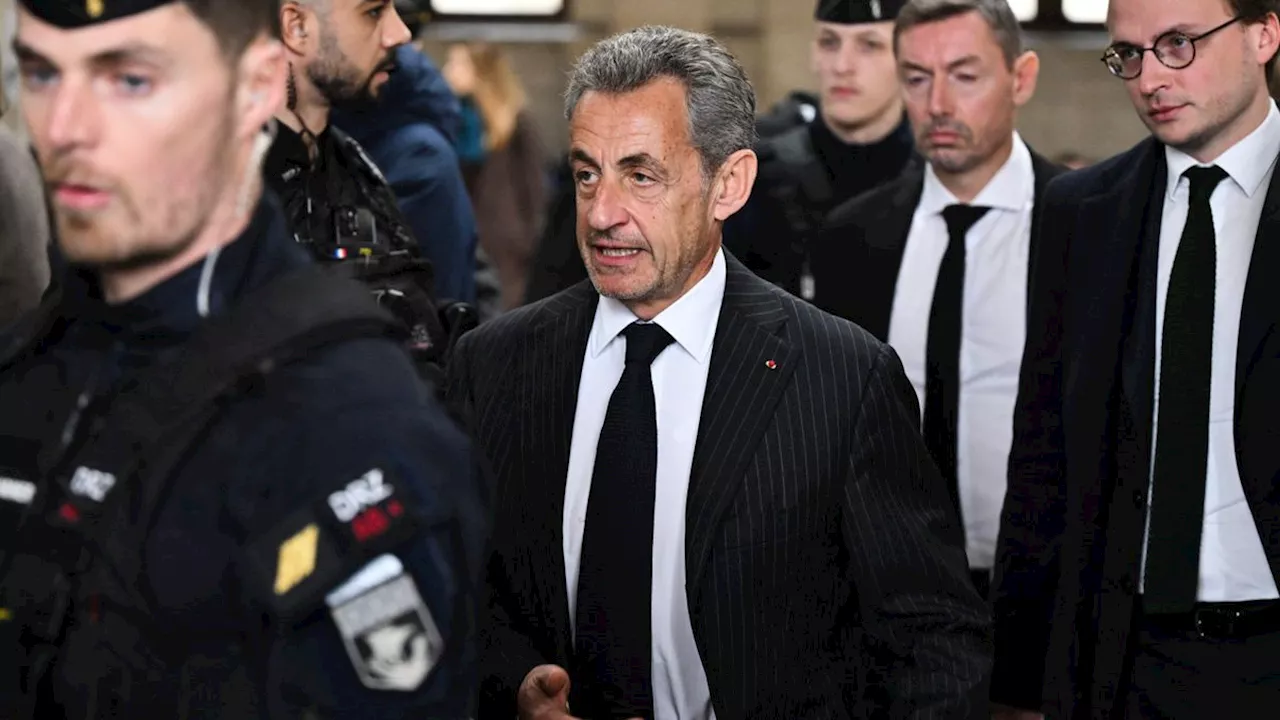 Nicolas Sarkozy trägt Fußfessel für ein Jahr Haft