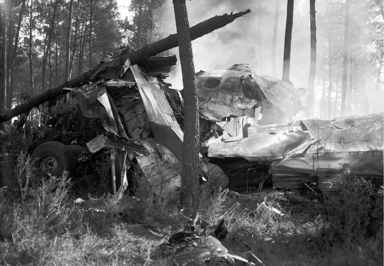 Tragédie aérienne à Eysines : un DC-4 s'écrase dans la forêt, faisant six morts