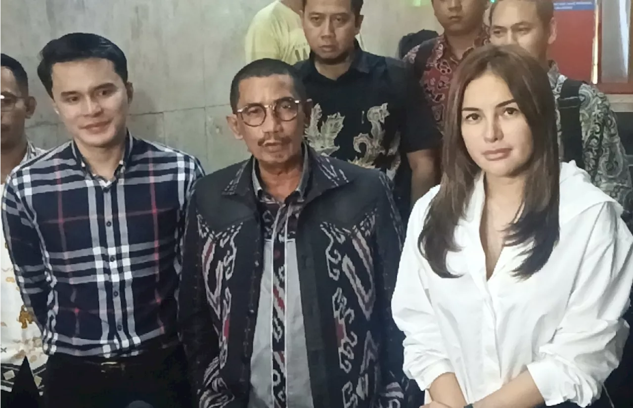 Nikita Mirzani dan Matthew Gilbert Diisukan Putus