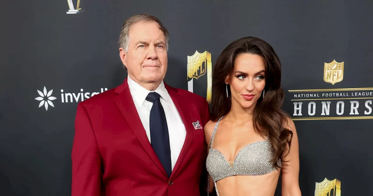 Snoop Dogg Stuns NFL Honors With Joke About Bill Belichick’s Girlfriend