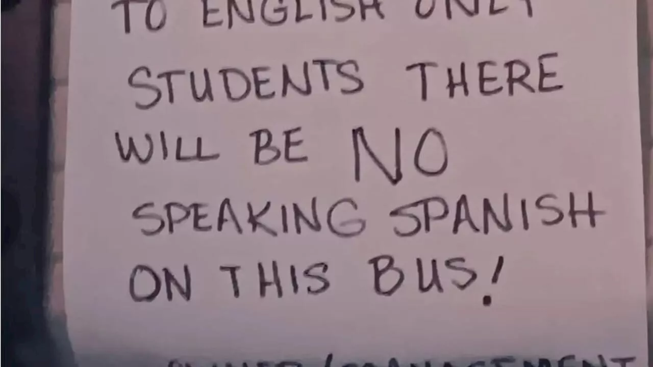 Sospeso autista di scuolabus per cartello contro lo spagnolo