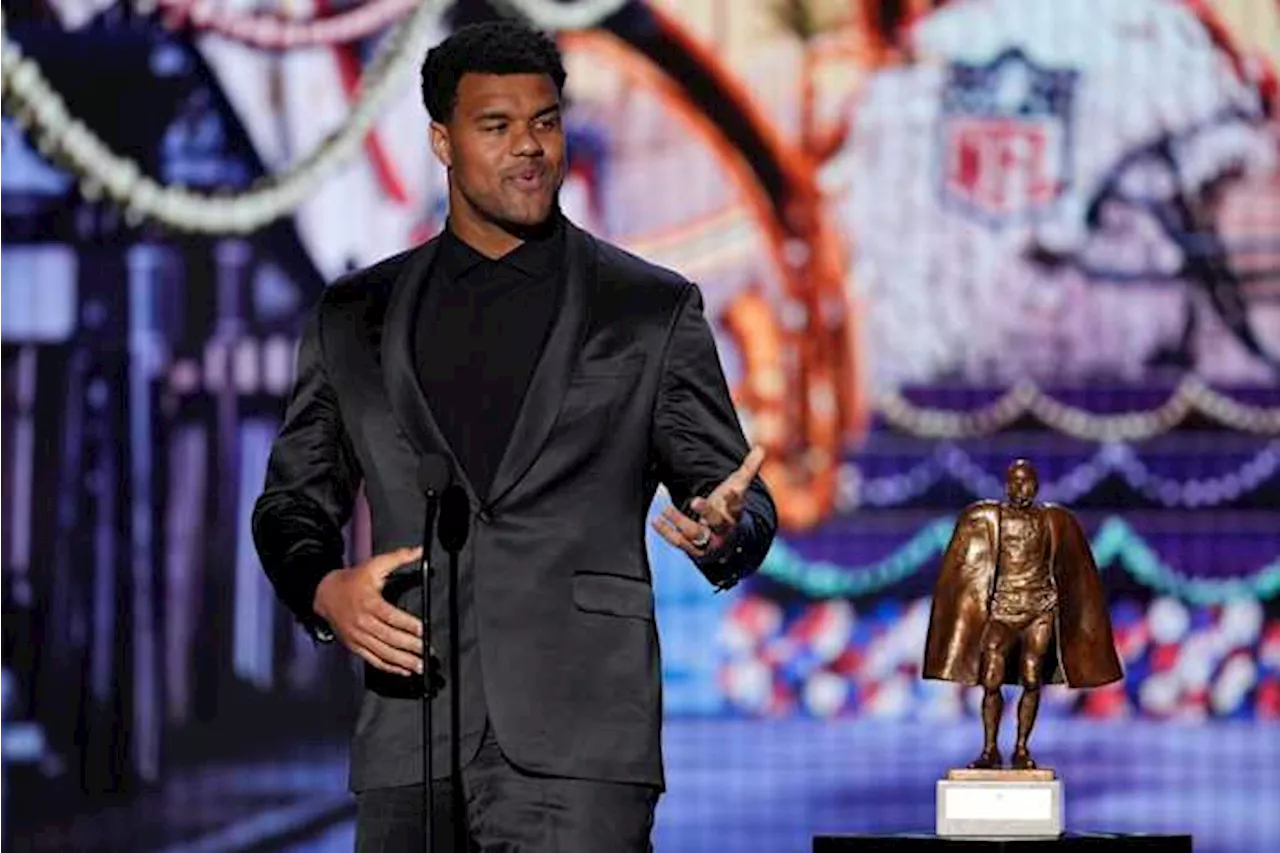 Jaguars' Arik Armstead Wins Walter Payton Man of the Year Award