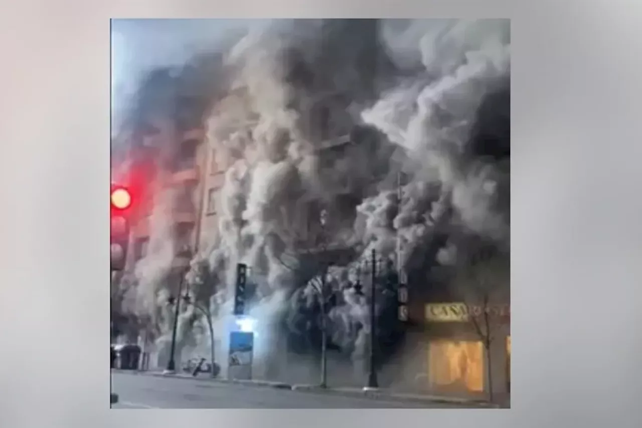 Un incendio en un bingo de Valencia obliga a cortar varias avenidas de la ciudad