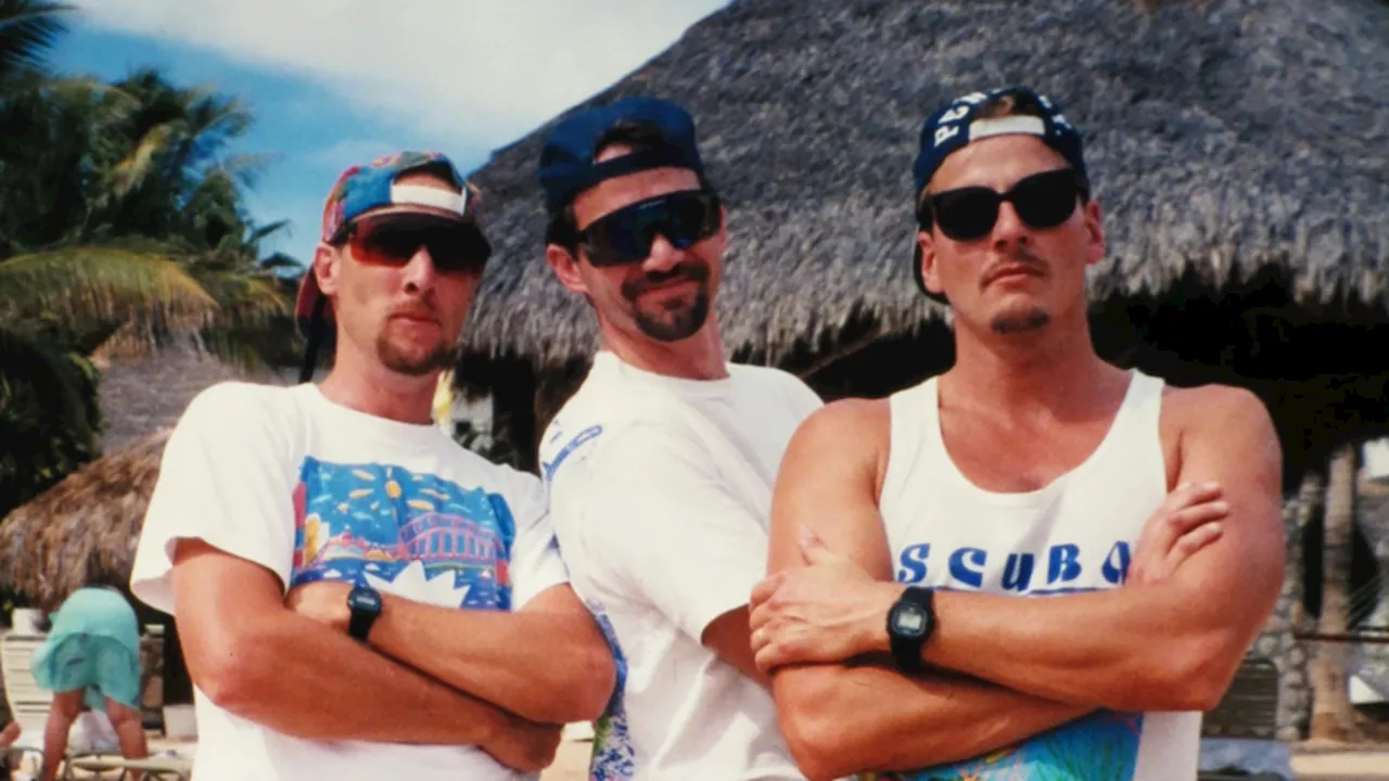 Iconic Beach Photo Brings Longtime Friends Together for Cabo Wedding