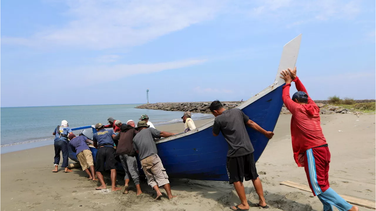 Pescatori nella zona di Kampung Jawa, Banda Aceh, Indonesia