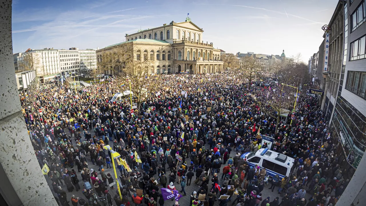 200,000 Protest in Munich Against Far-Right Ahead of German Election