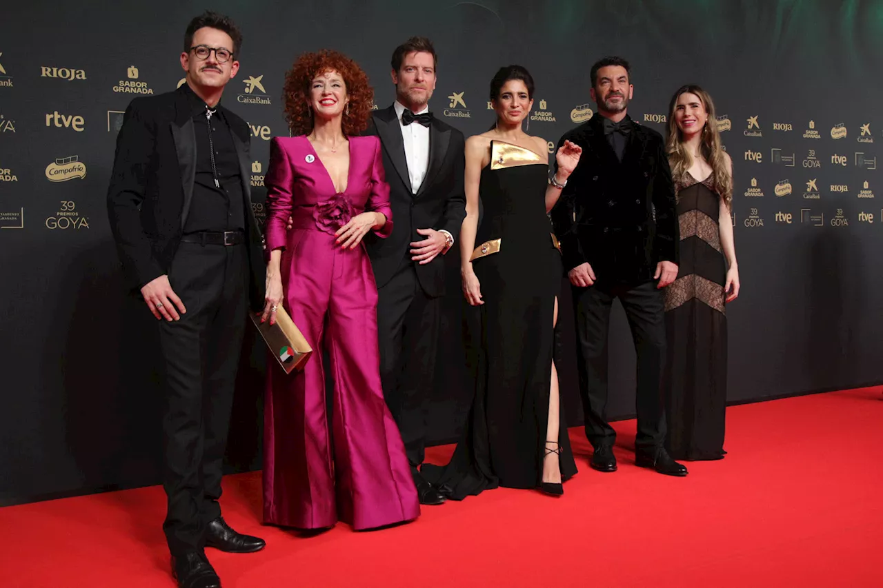 El equipo de 'El Trono' llega a la alfombra roja de los Premios Goya