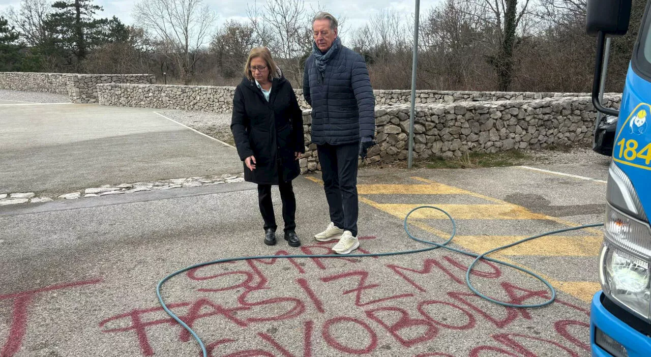 Foiba vandalizzata a Basovizza con tre scritte in lingua slava, Meloni: «Oltraggio alla Nazione»